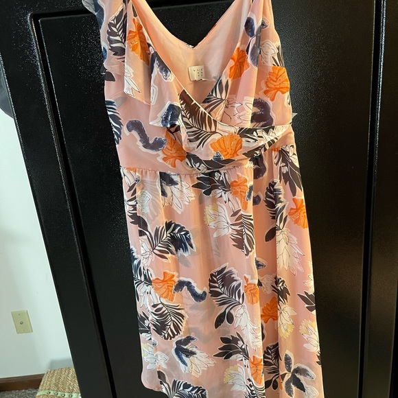 Beautiful summer dress size small. - Picture 3 of 4